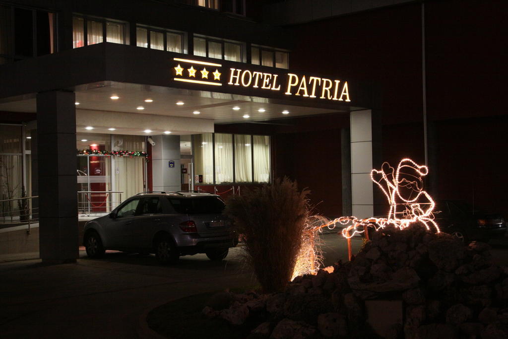 Hotel Patria Суботица Экстерьер фото